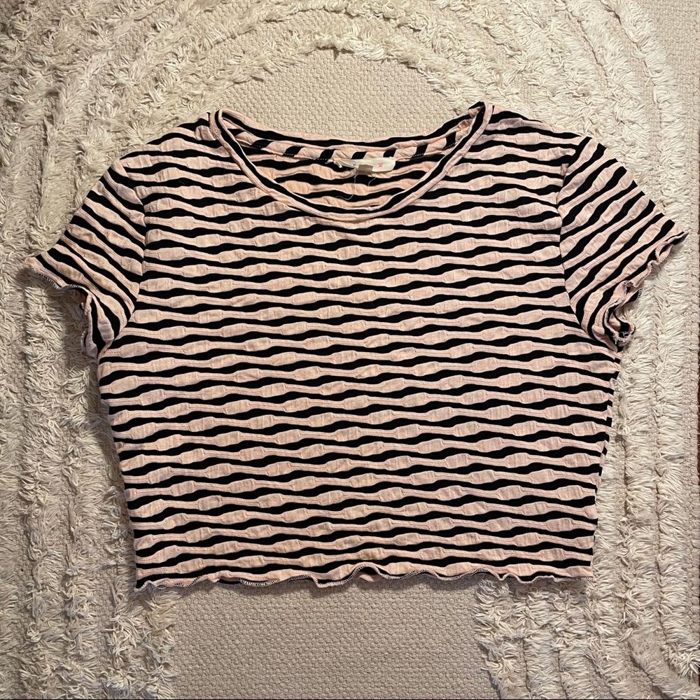 Le Lis Cropped Tee - Pink and Black